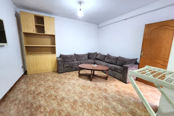 Shtepi me qera Shtepi Private ne Tirane, 1+1, Mobilimi Pjeserisht e mobiluar, Pagesa 40,000  Leke.