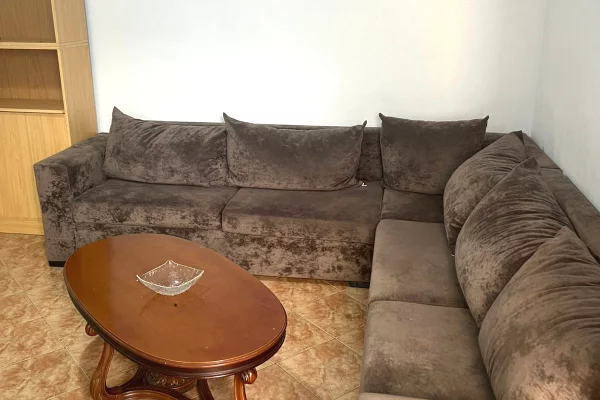 Shtepi me qera Shtepi Private ne Tirane, 1+1, Mobilimi Pjeserisht e mobiluar, Pagesa 40,000  Leke.