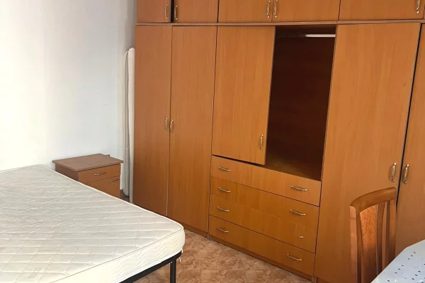 Shtepi me qera Shtepi Private ne Tirane, 1+1, Mobilimi Pjeserisht e mobiluar, Pagesa 40,000  Leke.