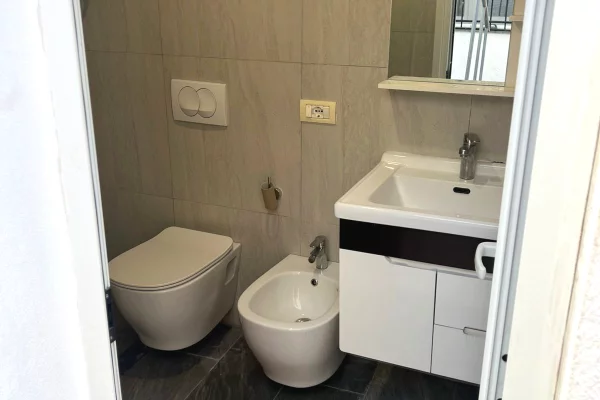 Shtepi me qera Shtepi Private ne Tirane, 1+1, Mobilimi Pjeserisht e mobiluar, Pagesa 40,000  Leke.