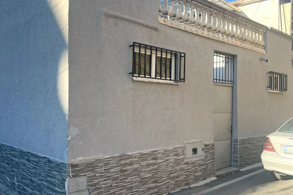 Shtepi me qera Shtepi Private ne Tirane, 1+1, Mobilimi Pjeserisht e mobiluar, Pagesa 40,000  Leke.