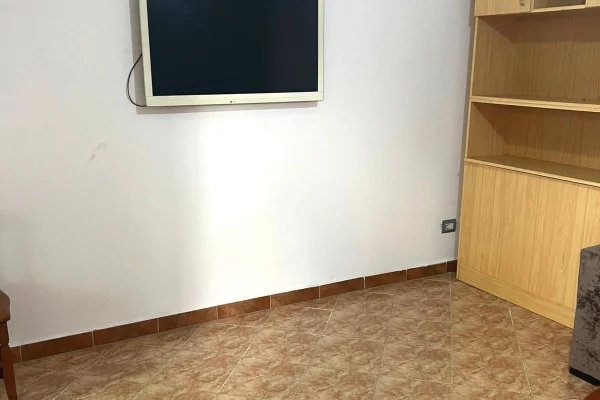 Shtepi me qera Shtepi Private ne Tirane, 1+1, Mobilimi Pjeserisht e mobiluar, Pagesa 40,000  Leke.