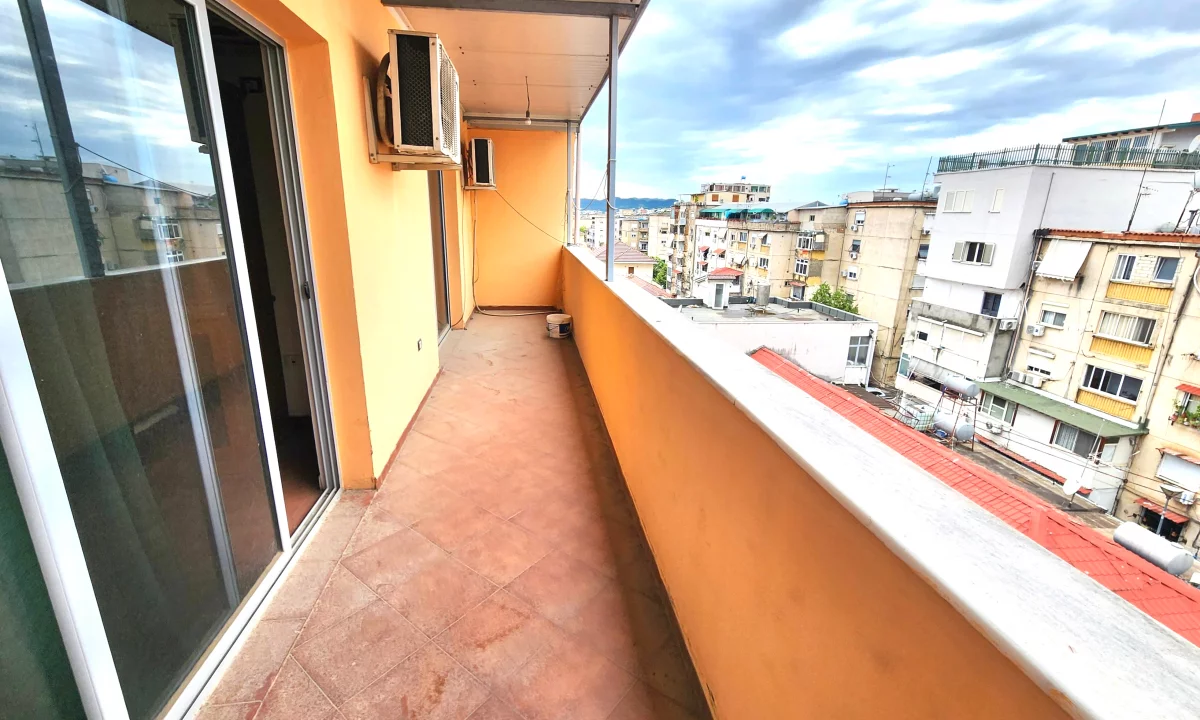Shtepi ne shitje Apartament ne Tirane, 3+1, Mobilimi E mobiluar, Pagesa 189,000  Euro.