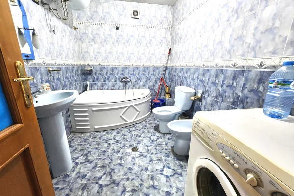 Shtepi ne shitje Apartament ne Tirane, 3+1, Mobilimi E mobiluar, Pagesa 189,000  Euro.