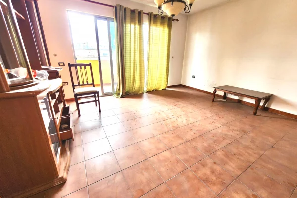 Shtepi ne shitje Apartament ne Tirane, 3+1, Mobilimi E mobiluar, Pagesa 189,000  Euro.