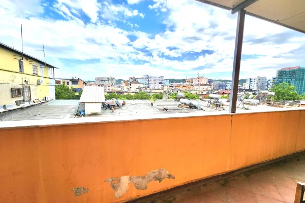 Shtepi ne shitje Apartament ne Tirane, 3+1, Mobilimi E mobiluar, Pagesa 189,000  Euro.