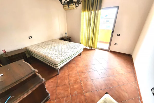 Shtepi ne shitje Apartament ne Tirane, 3+1, Mobilimi E mobiluar, Pagesa 189,000  Euro.