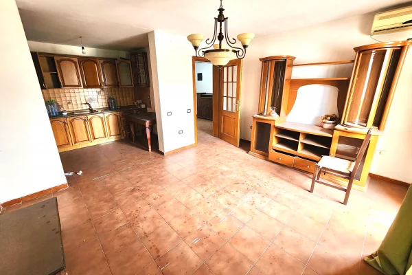 Shtepi ne shitje Apartament ne Tirane, 3+1, Mobilimi E mobiluar, Pagesa 189,000  Euro.