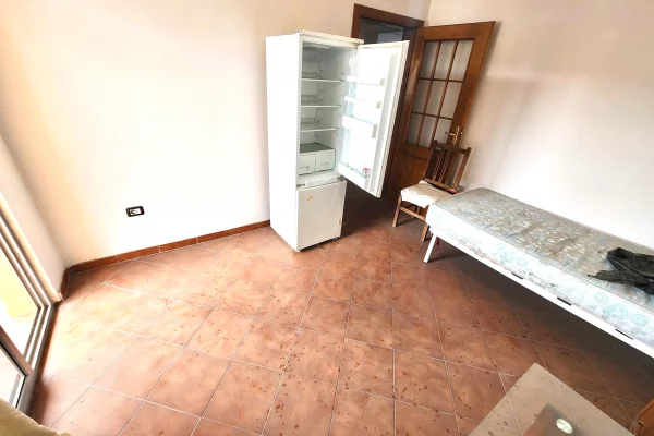 Shtepi ne shitje Apartament ne Tirane, 3+1, Mobilimi E mobiluar, Pagesa 189,000  Euro.