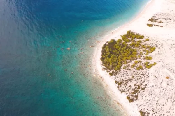 Shtepi ne shitje Apartament ne Himare, 2+1, Mobilimi Bosh, pa mobiluar, Pagesa 311,300  Euro.