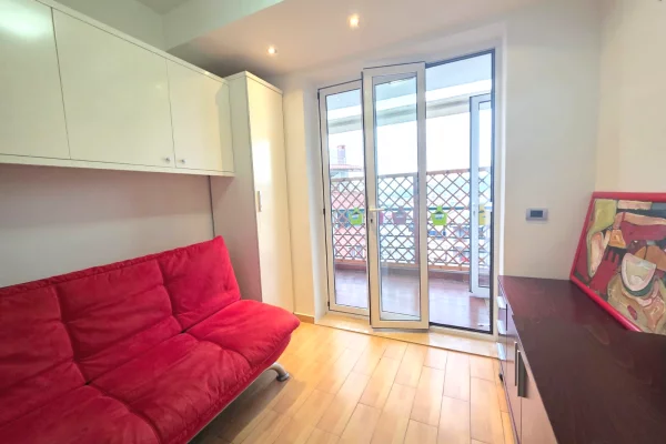 Shtepi ne shitje Apartament ne Tirane, 3+1, Mobilimi E mobiluar, Pagesa 270,000  Euro.