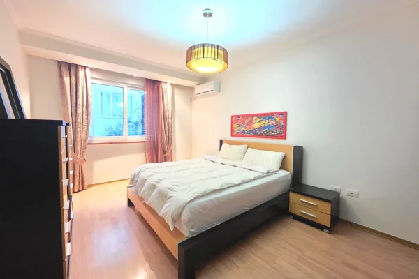 Shtepi ne shitje Apartament ne Tirane, 3+1, Mobilimi E mobiluar, Pagesa 270,000  Euro.