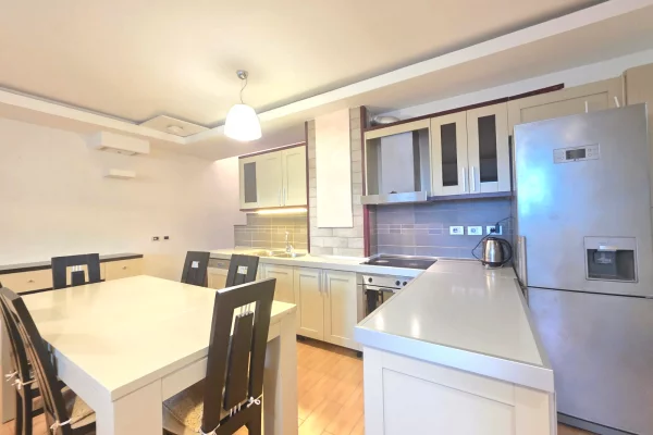 Shtepi ne shitje Apartament ne Tirane, 3+1, Mobilimi E mobiluar, Pagesa 270,000  Euro.