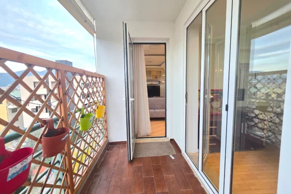 Shtepi ne shitje Apartament ne Tirane, 3+1, Mobilimi E mobiluar, Pagesa 270,000  Euro.