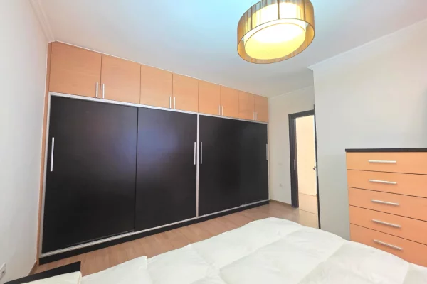 Shtepi ne shitje Apartament ne Tirane, 3+1, Mobilimi E mobiluar, Pagesa 270,000  Euro.