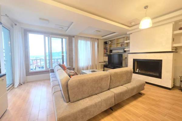 Shtepi ne shitje Apartament ne Tirane, 3+1, Mobilimi E mobiluar, Pagesa 270,000  Euro.