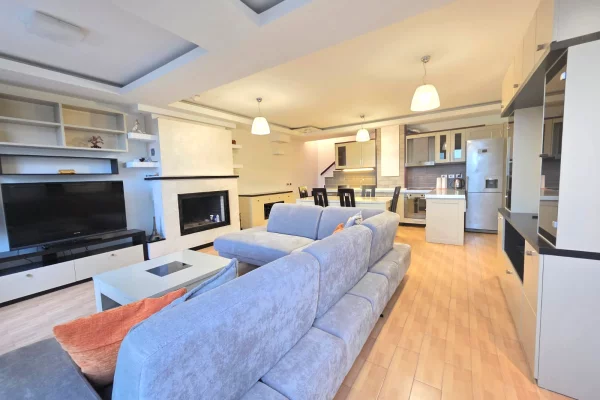 Shtepi ne shitje Apartament ne Tirane, 3+1, Mobilimi E mobiluar, Pagesa 270,000  Euro.