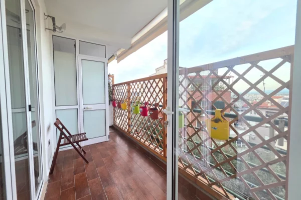 Shtepi ne shitje Apartament ne Tirane, 3+1, Mobilimi E mobiluar, Pagesa 270,000  Euro.