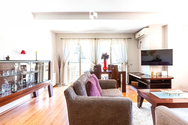 Shtepi me qera 2+1 ne Tirane - 1,300 Euro