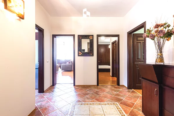 Shtepi me qera Apartament ne Tirane, 2+1, Mobilimi E mobiluar, Pagesa 1,300  Euro.