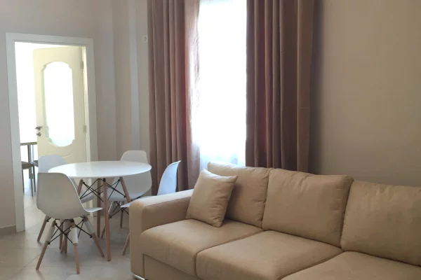 Shtepi me qera Apartament ne Tirane, 1+1, Mobilimi E mobiluar, Pagesa 450  Euro.