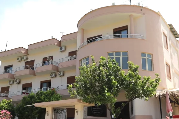 Njoftime Pune ne Vlore, Profesioni SANITARE , Pa Eksperience, Pagesa 900  Euro.