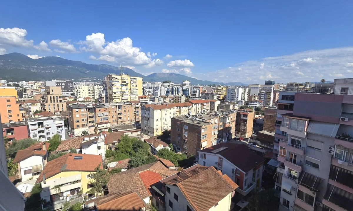 Shtepi me qera Apartament ne Tirane, 2+1, Mobilimi E mobiluar, Pagesa 65,000  Leke.