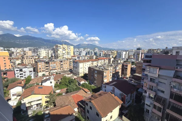Shtepi me qera 2+1 ne Tirane - 65,000 Leke