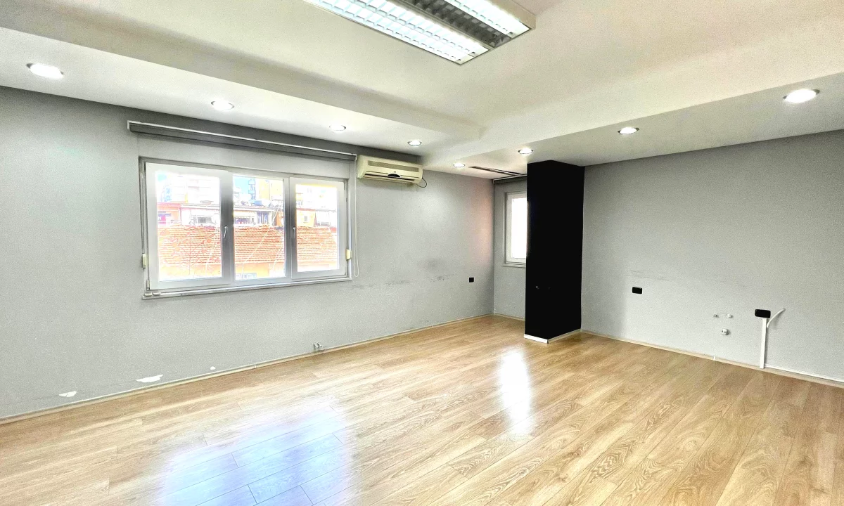 Me Qera: Zyre Moderne me 3 Ambiente Pune Sheshi Wilson (Prane Postes 8) - Kt.3 - 750Euro/Muaj - S.110m2