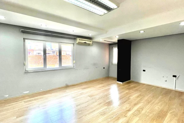 Ambient biznesi me qera 3+1 ne Tirane - 750 Euro