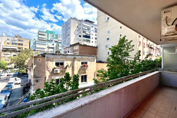 Me Qera: Zyre Moderne me 3 Ambiente Pune Sheshi Wilson (Prane Postes 8) - Kt.3 - 750Euro/Muaj - S.110m2