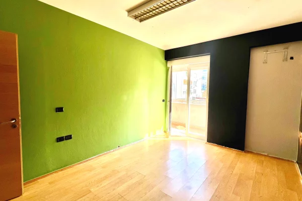 Me Qera: Zyre Moderne me 3 Ambiente Pune Sheshi Wilson (Prane Postes 8) - Kt.3 - 750Euro/Muaj - S.110m2