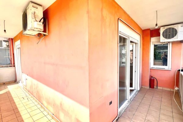 Me Qera: Zyre Moderne me 3 Ambiente Pune Sheshi Wilson (Prane Postes 8) - Kt.3 - 750Euro/Muaj - S.110m2