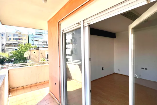 Me Qera: Zyre Moderne me 3 Ambiente Pune Sheshi Wilson (Prane Postes 8) - Kt.3 - 750Euro/Muaj - S.110m2