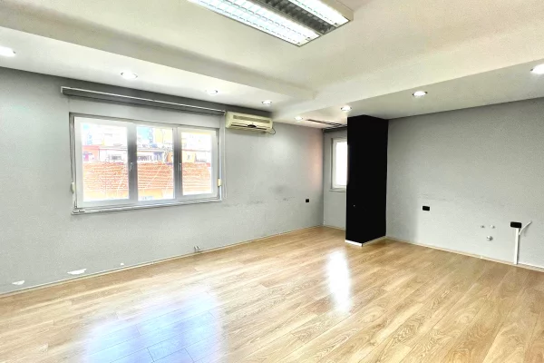 Ambient biznesi me qera 3+1 ne Tirane - 750 Euro