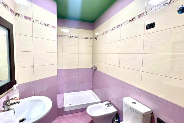 Me Qera: Zyre Moderne me 3 Ambiente Pune Sheshi Wilson (Prane Postes 8) - Kt.3 - 750Euro/Muaj - S.110m2