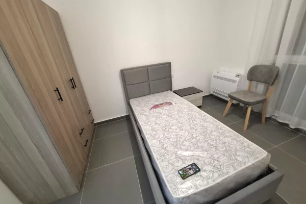 Shtepi me qera Apartament ne Tirane, 2+1, Mobilimi E mobiluar, Pagesa 50,000  Leke.