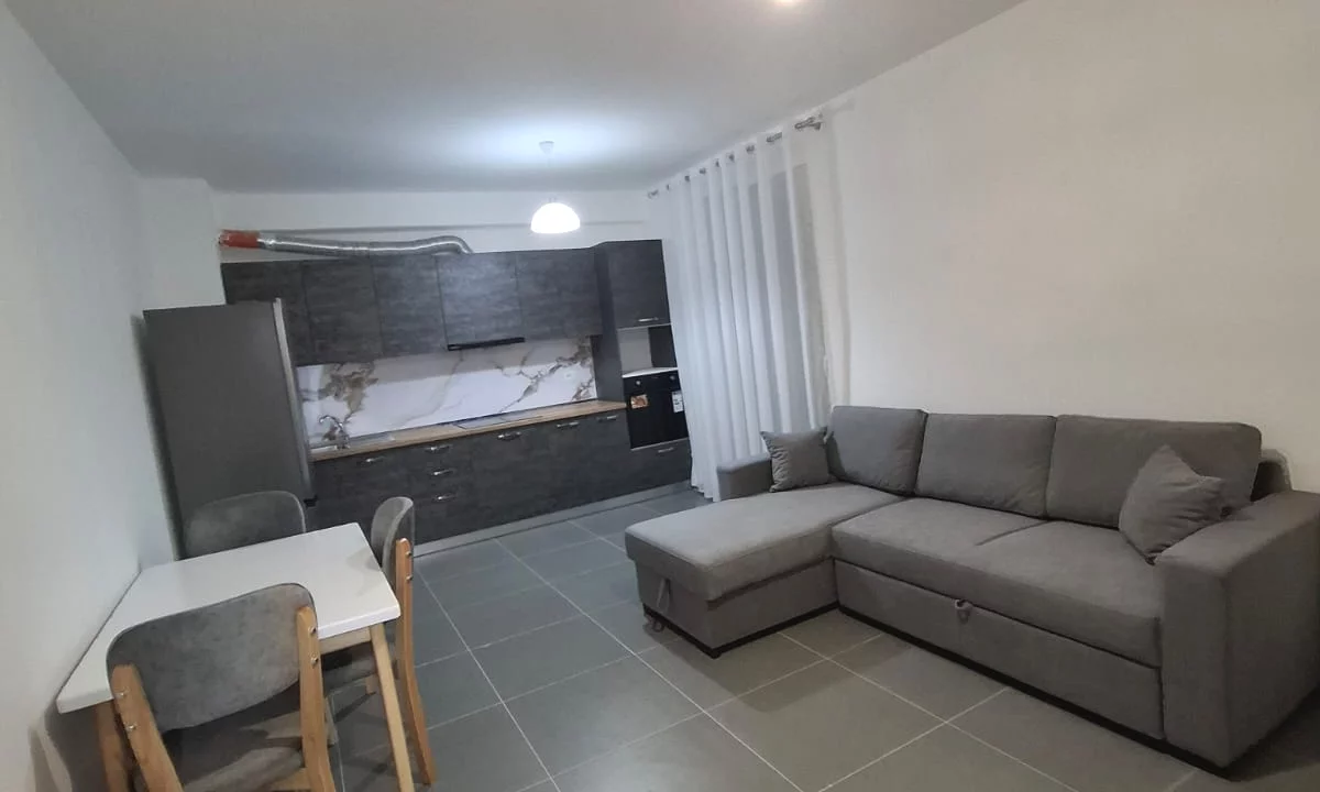 Shtepi me qera Apartament ne Tirane, 2+1, Mobilimi E mobiluar, Pagesa 50,000  Leke.