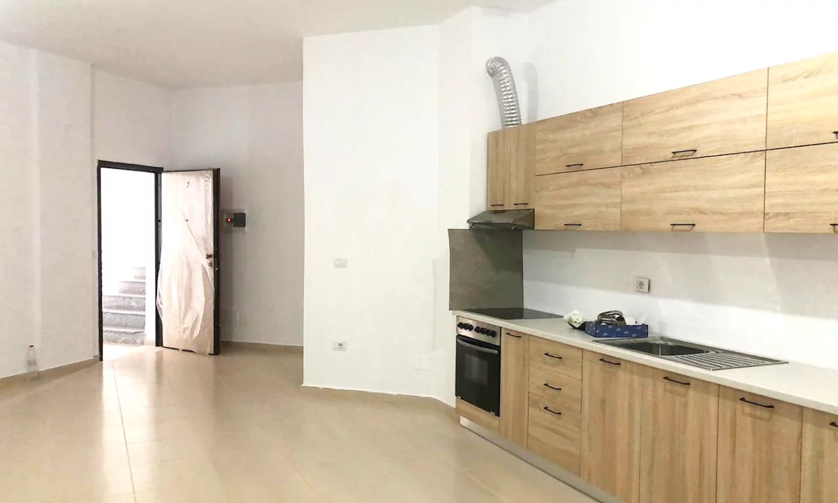 Shtepi me qera Apartament ne Tirane, 2+1, Mobilimi Bosh, pa mobiluar, Pagesa 43,000  Leke.