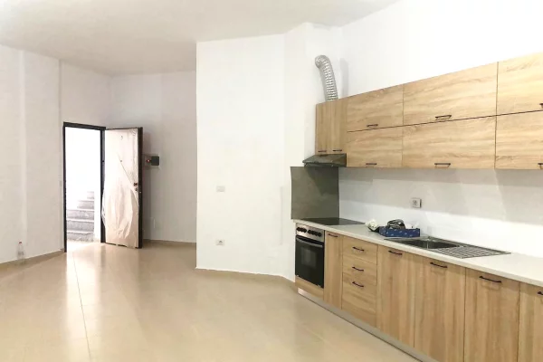 Shtepi me qera 2+1 ne Tirane - 43,000 Leke