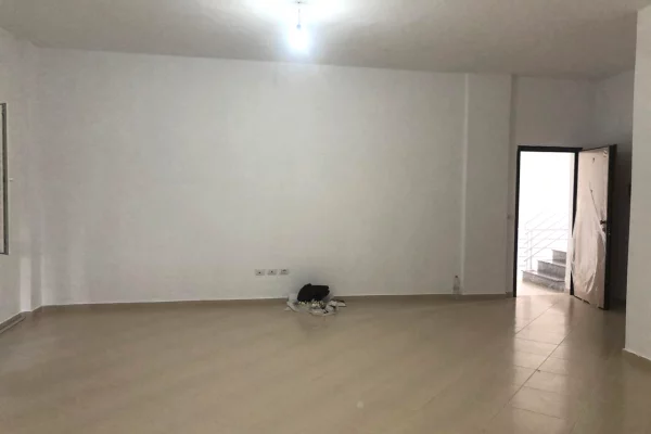 Shtepi me qera Apartament ne Tirane, 2+1, Mobilimi Bosh, pa mobiluar, Pagesa 43,000  Leke.