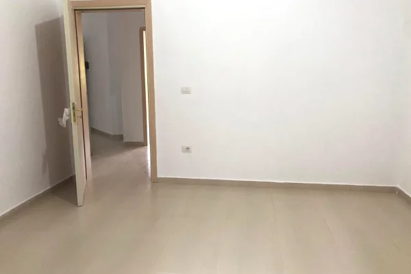 Shtepi me qera Apartament ne Tirane, 2+1, Mobilimi Bosh, pa mobiluar, Pagesa 43,000  Leke.