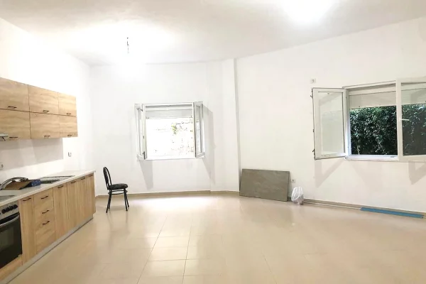 Shtepi me qera Apartament ne Tirane, 2+1, Mobilimi Bosh, pa mobiluar, Pagesa 43,000  Leke.