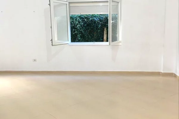Shtepi me qera Apartament ne Tirane, 2+1, Mobilimi Bosh, pa mobiluar, Pagesa 43,000  Leke.