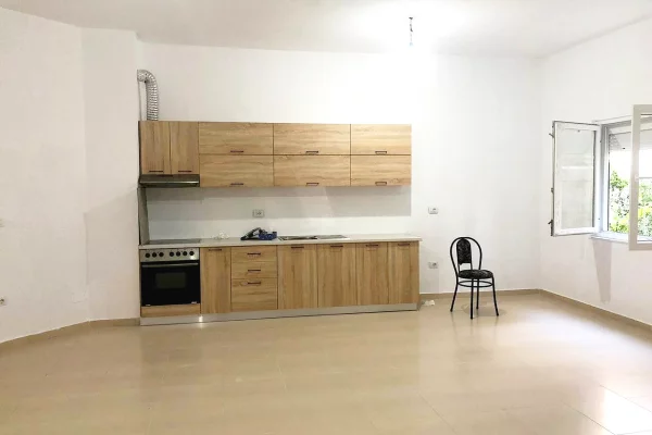 Shtepi me qera Apartament ne Tirane, 2+1, Mobilimi Bosh, pa mobiluar, Pagesa 43,000  Leke.