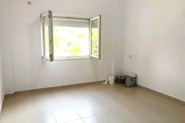 Shtepi me qera Apartament ne Tirane, 2+1, Mobilimi Bosh, pa mobiluar, Pagesa 43,000  Leke.