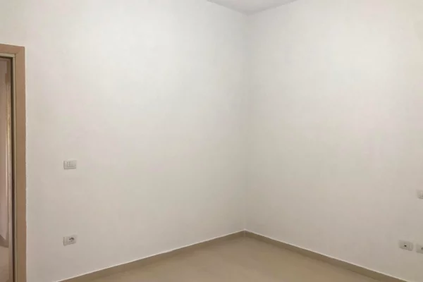 Shtepi me qera Apartament ne Tirane, 2+1, Mobilimi Bosh, pa mobiluar, Pagesa 43,000  Leke.