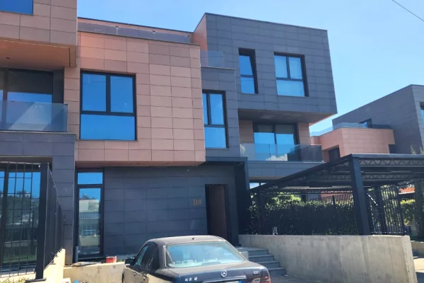 Shtepi ne shitje Vila Luksoze ne Tirane, 3+1, Mobilimi Bosh, pa mobiluar, Pagesa 780,000  Euro.