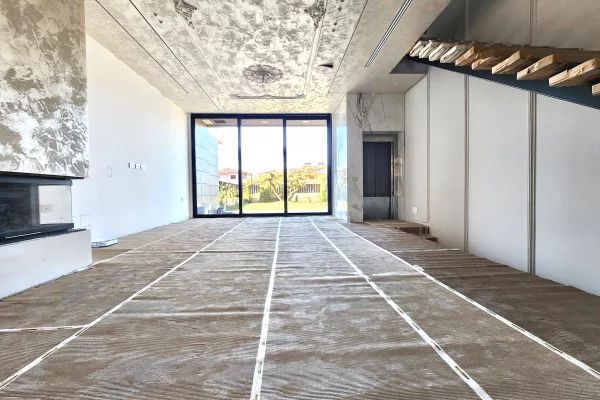 Shtepi ne shitje Vila Luksoze ne Tirane, 3+1, Mobilimi Bosh, pa mobiluar, Pagesa 780,000  Euro.