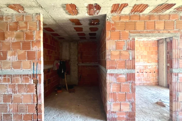 Shtepi ne shitje Apartament ne Tirane, 1+1, Mobilimi Bosh, pa mobiluar, Pagesa 89,500  Euro.